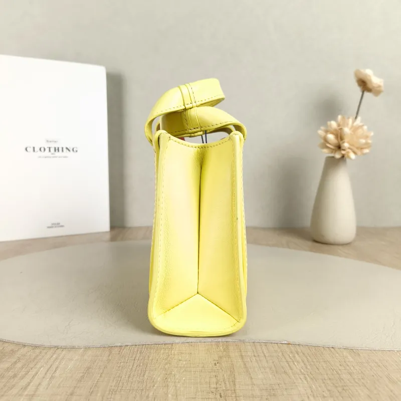 Chloé Top Handle Bag woody Collectiontote Yellow Calfskin One Size 20 × 7 × 14 cm — detail view 8 of 9