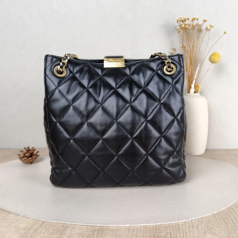 Chanel Shoulder Bag tote Black Lambskin One Size 23 × 8 × 23 cm — cover view 4 of 5
