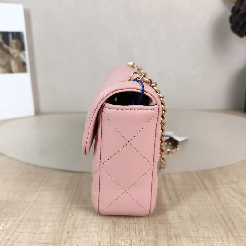 Chanel Crossbody Bag Collection Baguette Bag Pink Lambskin Small 21.5 × 4 × 12 cm — detail view 8 of 11