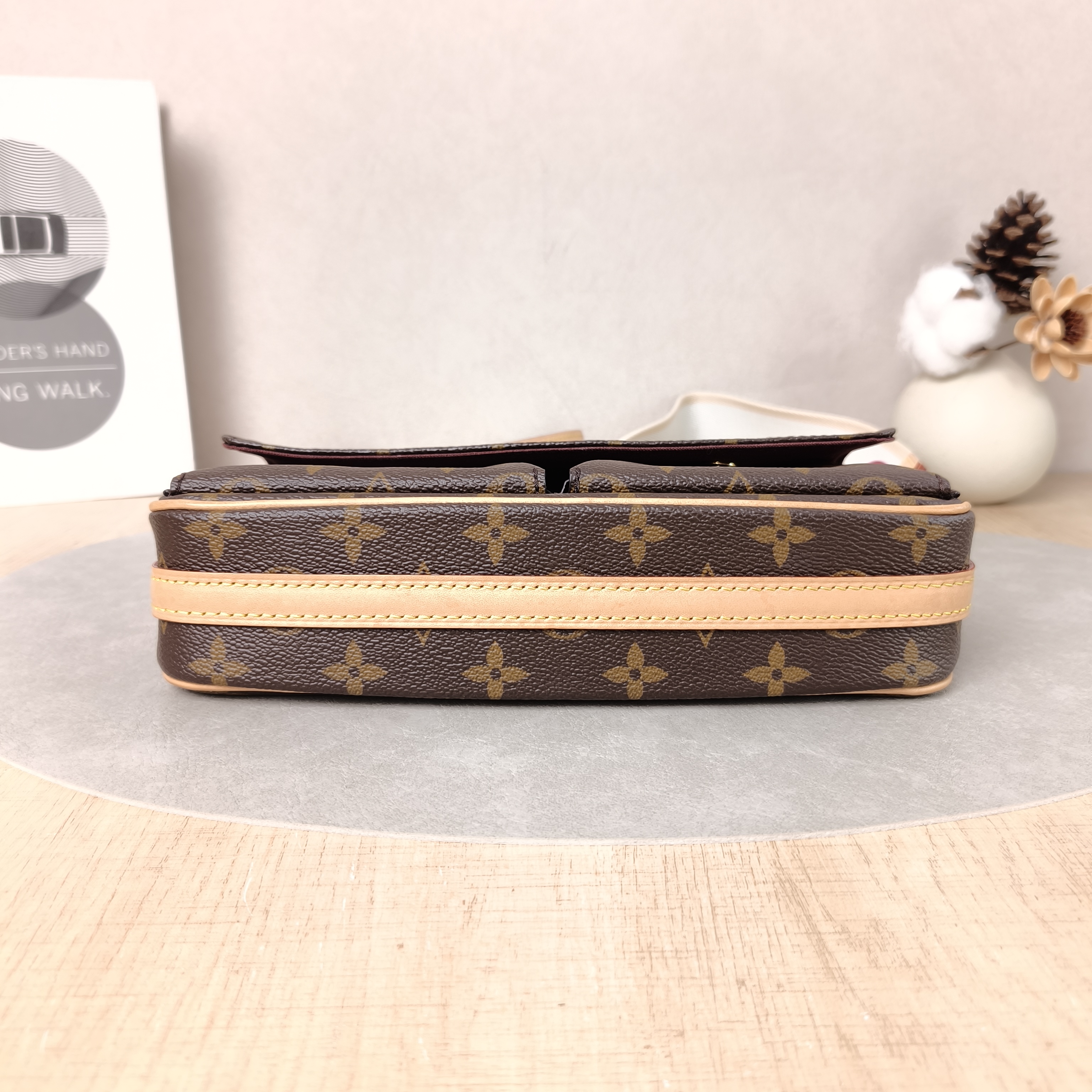 Louis Vuitton Shoulder Bag Vivacité Monogram PVC One Size25 × 8 × 15 cm — cover view 5 of 6