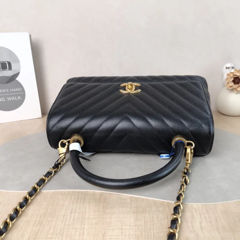 Chanel Top Handle Bag Coco Handle​ Black with Gold-Tone Hardware V Grained Calfskin Medium 29 × 12 × 18 cm 26 — detail view 14 of 15