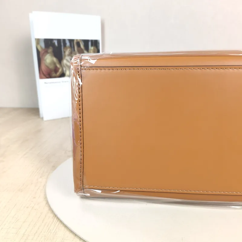 FENDI Top Handle Bag Sunshine Shopping Tote Caramel Calfskin Medium 35 × 17 × 31 cm — detail view 3 of 10
