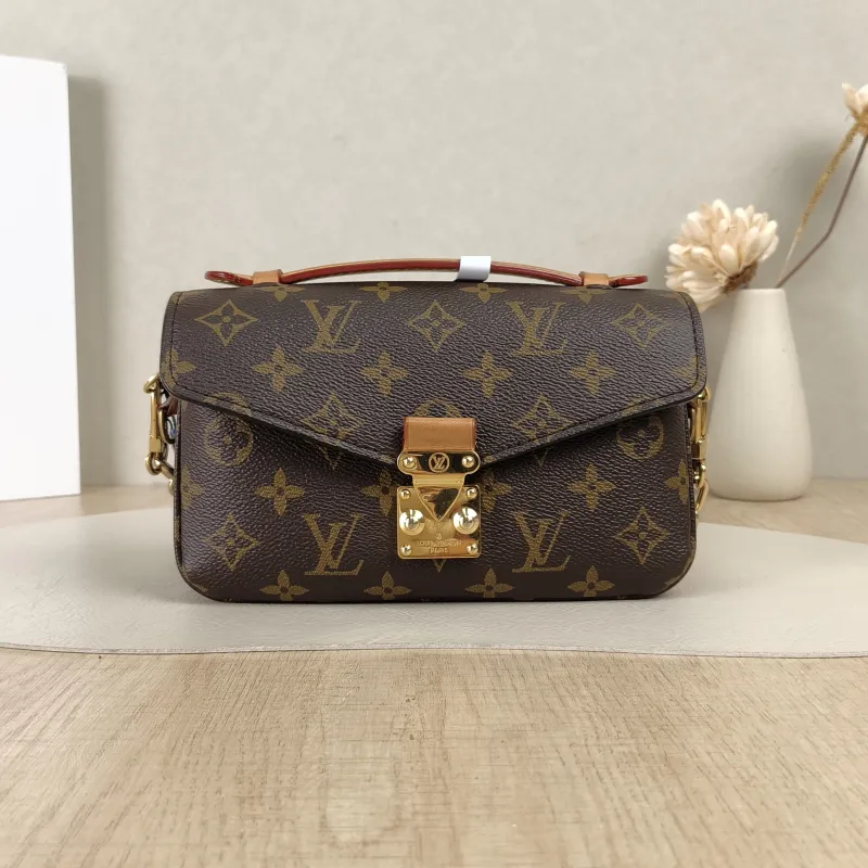 Louis Vuitton Crossbody Bag Pochette Métis East West Monogram PVC Small21.5 × 6 × 13.5 cm