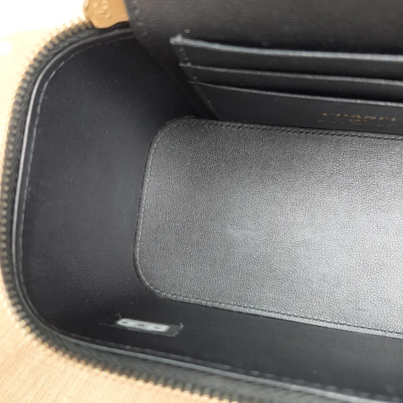 Chanel Crossbody Bag 24p Edition Box Bag Cosmetic Bag Black Lambskin 17 × 8 × 9.5 cm — detail view 4 of 14