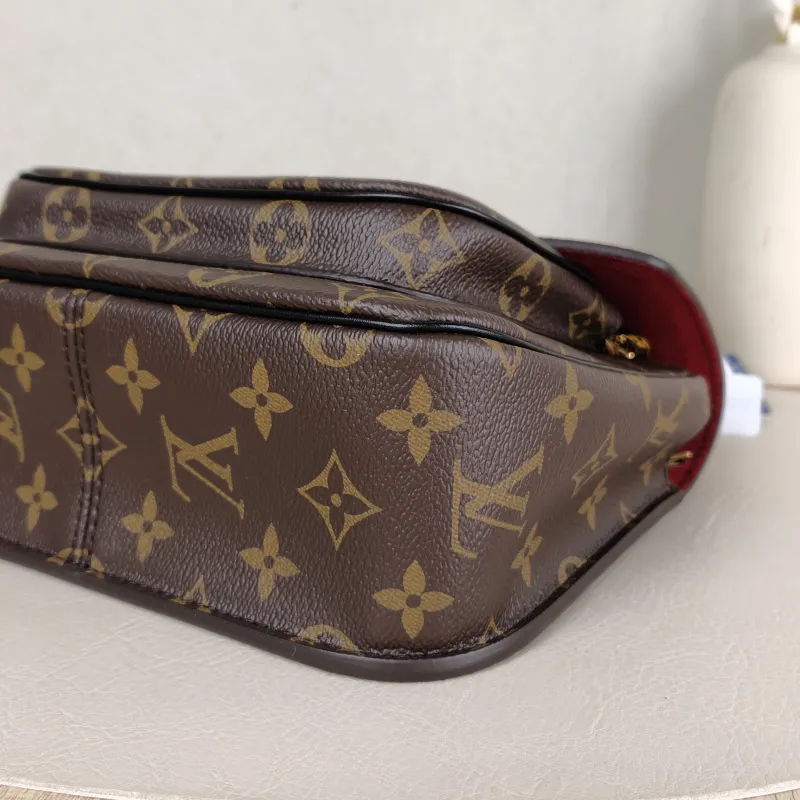 Louis Vuitton Crossbody Bag Passy Messenger Bag Monogram PVC Small23 × 9 × 17 cm — detail view 2 of 13