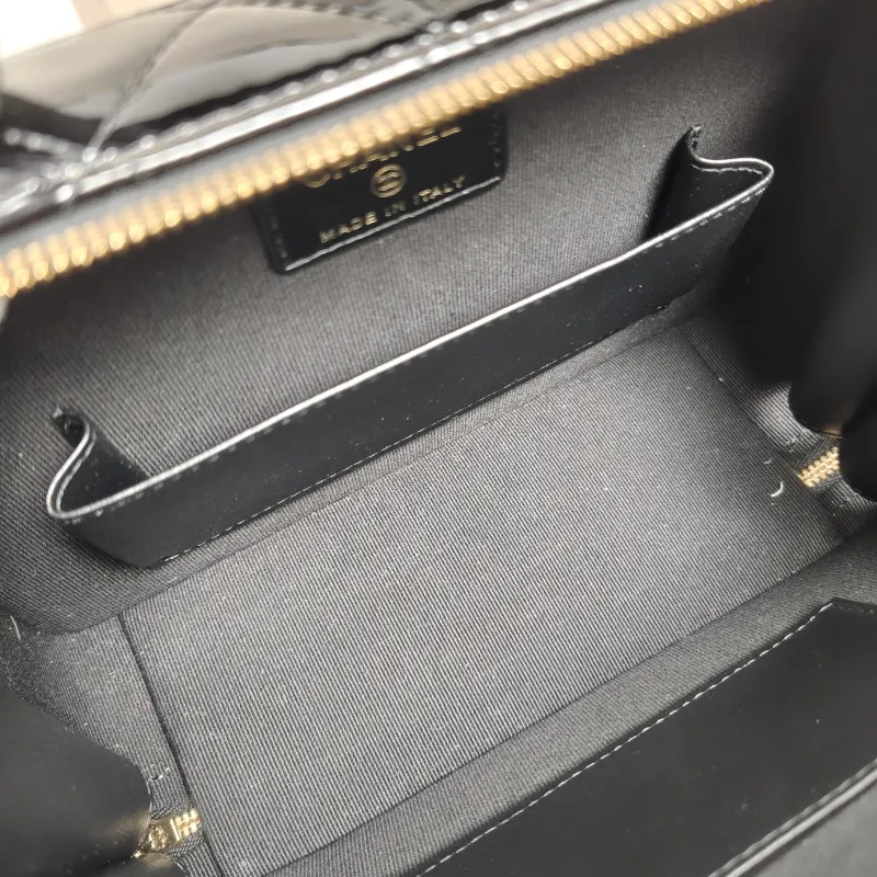 Chanel Crossbody Bag25b Black Patent Leathermini19.5 × 8.5 × 12 cm — detail view 10 of 12