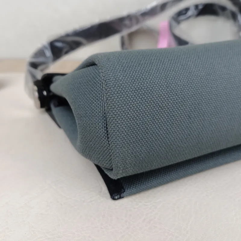 Hermès Crossbody Bag Herbag Zip 20 Calfskin，Canvas Mini 20.5 × 7 × 16.5 cm K — detail view 8 of 14