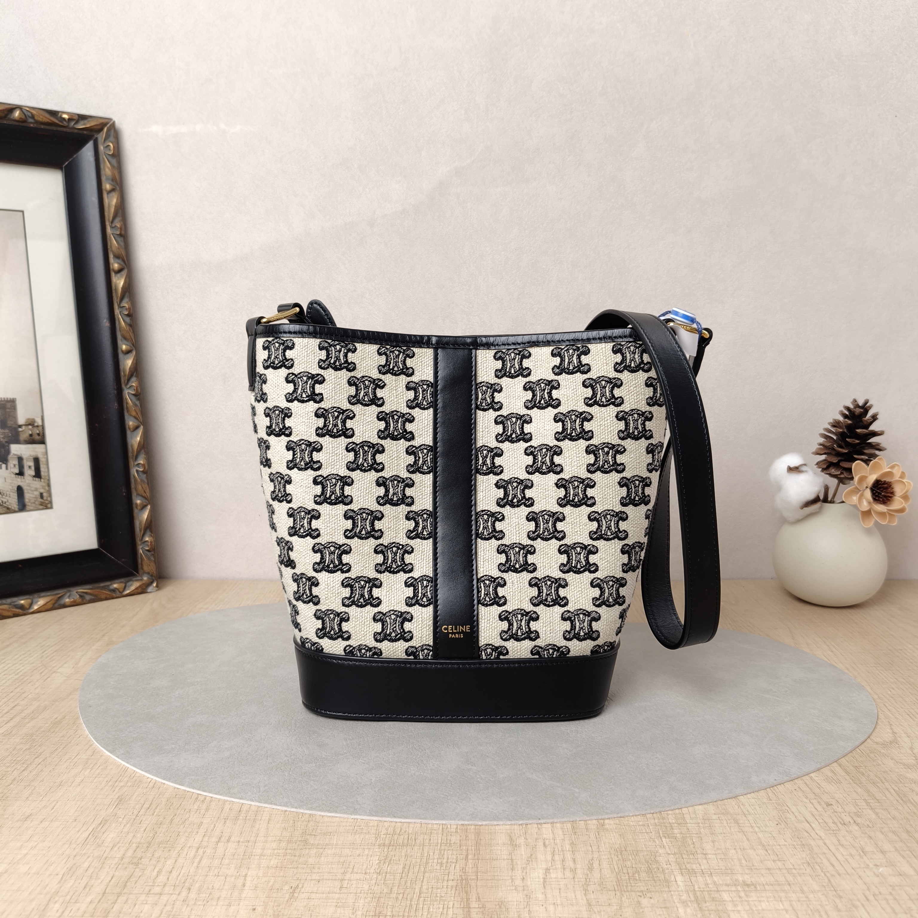 CELINE Crossbody Bag Triomphe Bucket Bag Calfskin，Canvas Small22 × 13 × 26 cm