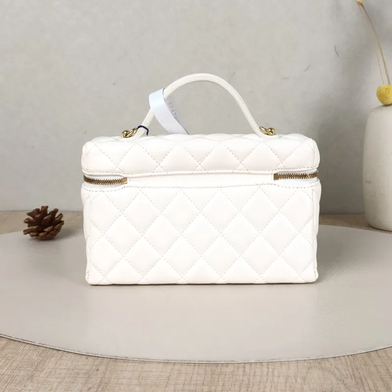 Chanel Crossbody Bag26c lp Vanity Case Bag White Calfskin One Size19.5 × 5 × 17 cm — cover view 5 of 6
