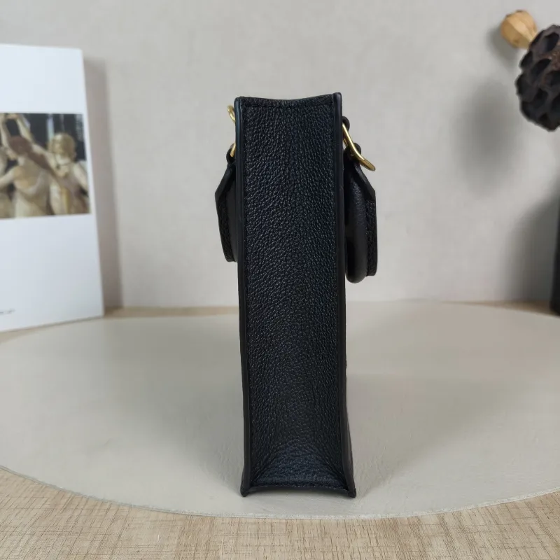 Louis Vuitton Crossbody Bag PETIT SAC PLAT Mini Calfskin Mini 14 × 5 × 17 cm — detail view 3 of 10