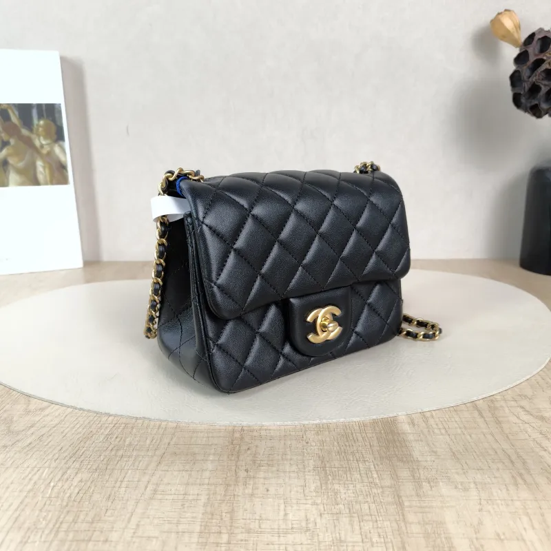 Chanel Crossbody Bag Black Lambskin One Size17 × 8 × 13.5 cm — cover view 4 of 5