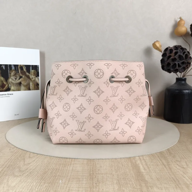 Louis Vuitton Crossbody Bag BELLA Pink Calfskin One Size22 × 14 × 19 cm