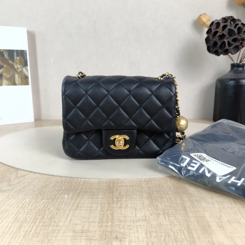 Chanel Crossbody Bag Black Lambskin One Size17 × 8 × 13.5 cm — cover view 3 of 6