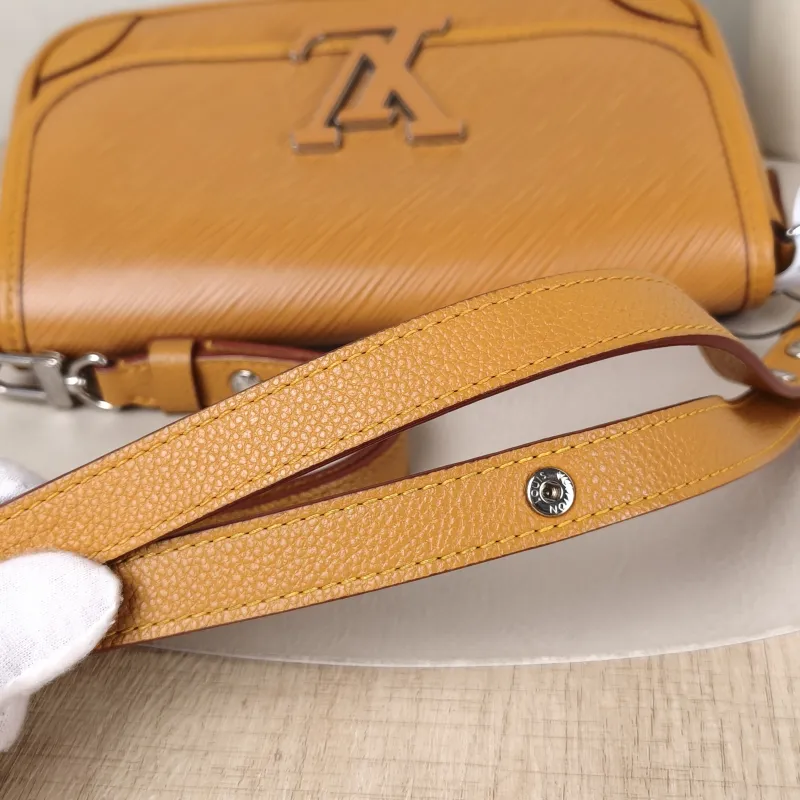 Louis Vuitton Shoulder Bag BUCI Epi Embossed Calfskin 24.5 × 9 × 15.5 cm — detail view 12 of 13