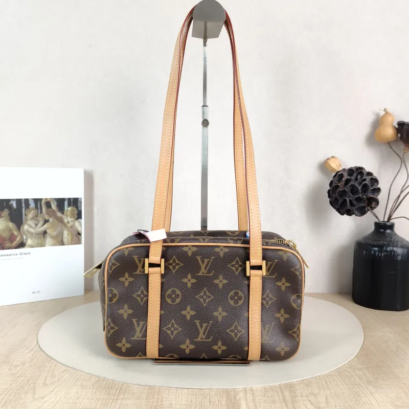 Louis Vuitton Shoulder Bag cite Monogram PVC One Size 26 × 11 × 16 cm — cover view 2 of 5