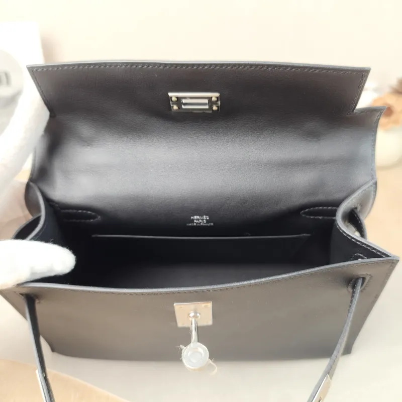 Hermès Top Handle Bag Mini kelly 89Black Swift Calfskin One Size 22 × 7 × 13 cm B — detail view 1 of 10