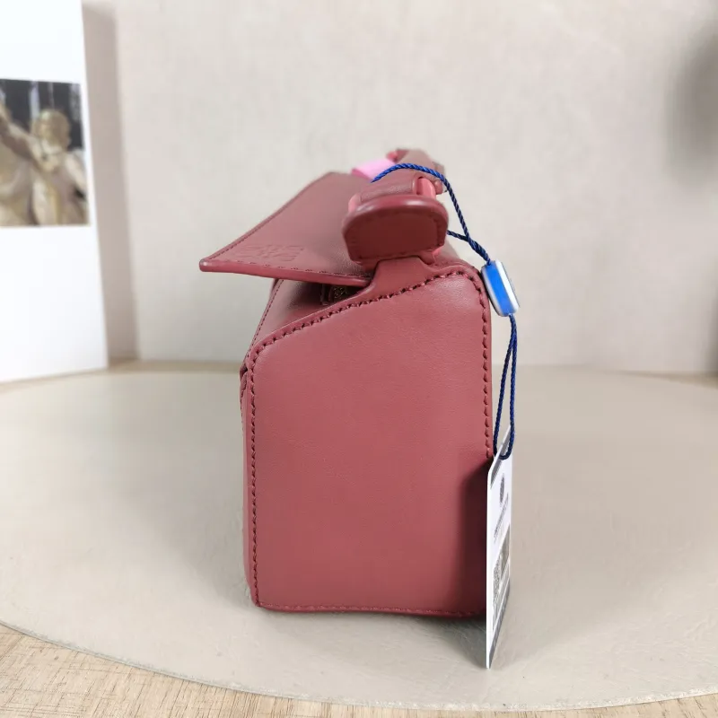 LOEWE Crossbody Bag Puzzle Red Calfskin Mini 18 × 8 × 12.5 cm — detail view 2 of 11