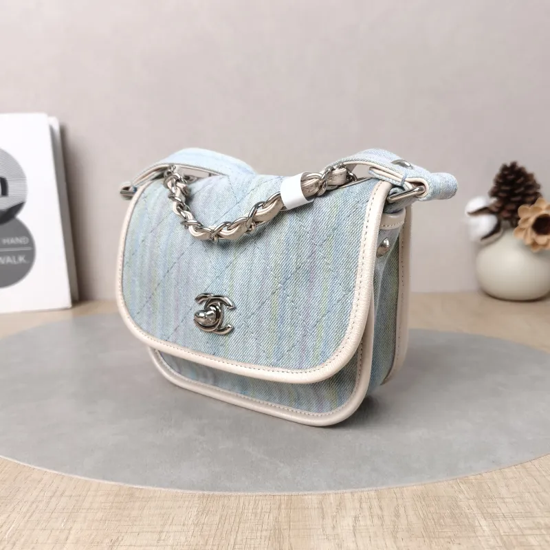 Chanel Crossbody Bag Crossbody Bag One Size17 × 6 × 14 cm — cover view 4 of 5