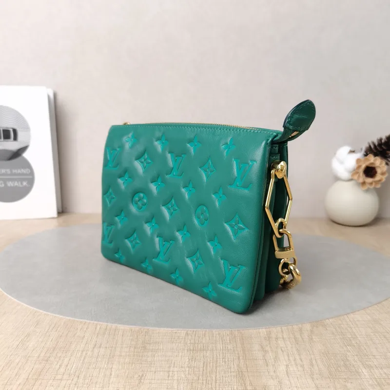 Louis Vuitton Crossbody Bag Coussin BB Green Lambskin BB21 × 7 × 16 cm — cover view 4 of 5