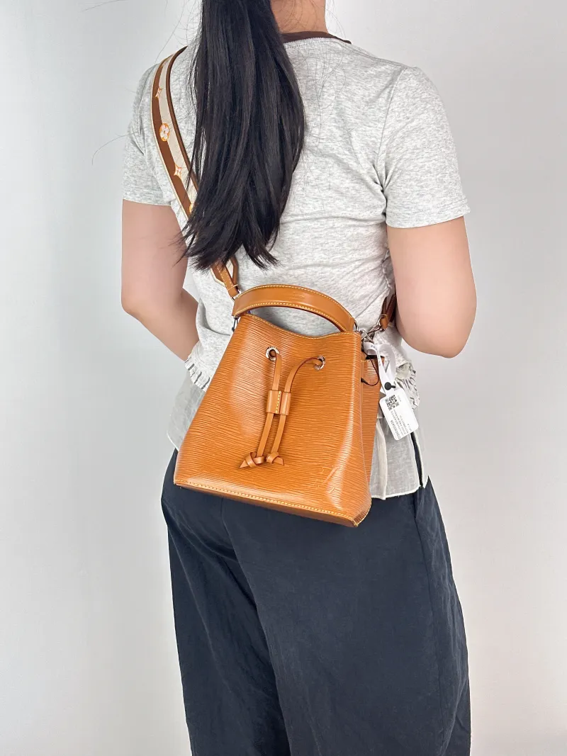 Louis Vuitton Shoulder Bag NÉONOÉ Bucket Bag BB Caramel Epi Embossed Calfskin BB20 × 13 × 20 cm — on-model view 1 of 3