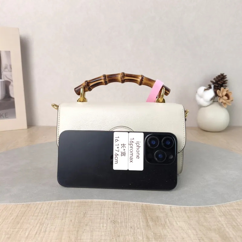 GUCCI Crossbody Bag Diana Crossbody Bag White Calfskin Mini 18.5 × 4 × 11 cm — cover view 3 of 6