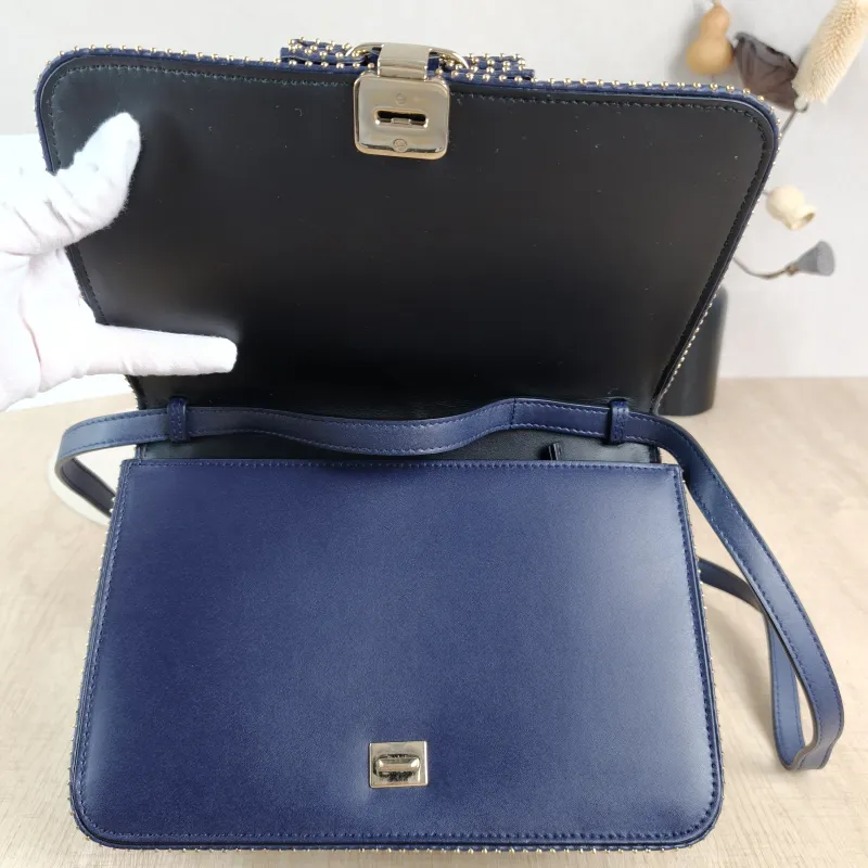 FERRAGAMO Shoulder Bag Shoulder Bag Navy Calfskin One Size25 × 9 × 16.5 cm — detail view 4 of 12