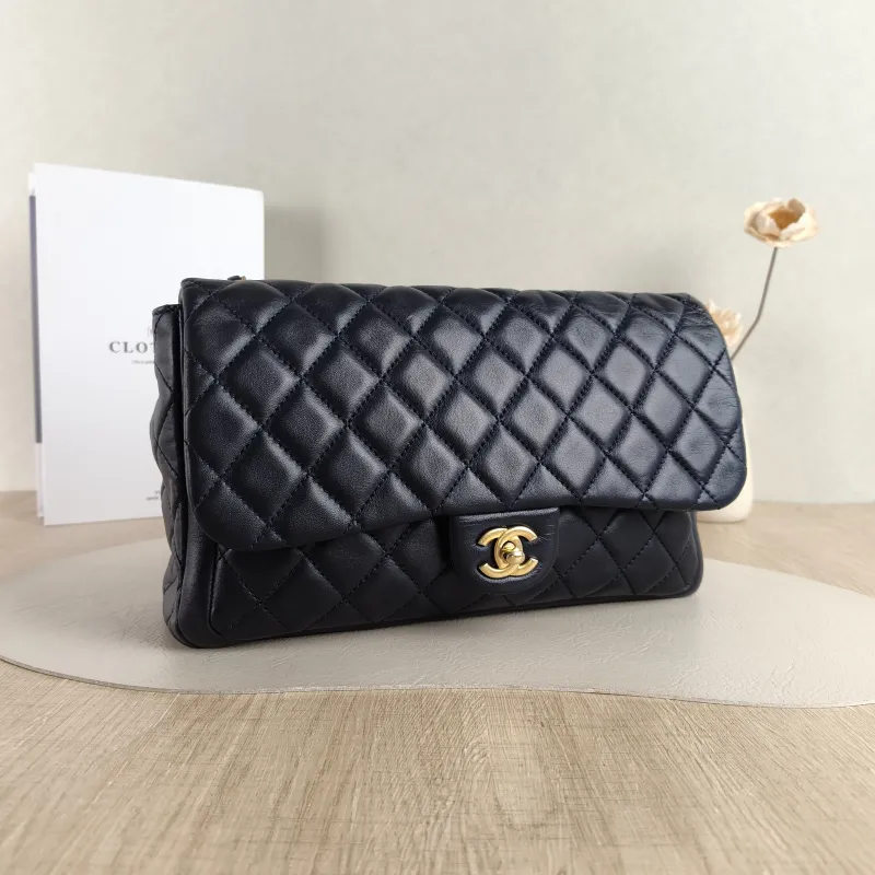 Chanel Crossbody Bag cf Crossbody Bag Navy Lambskin One Size 28 × 6 × 19 cm 18 — cover view 4 of 6