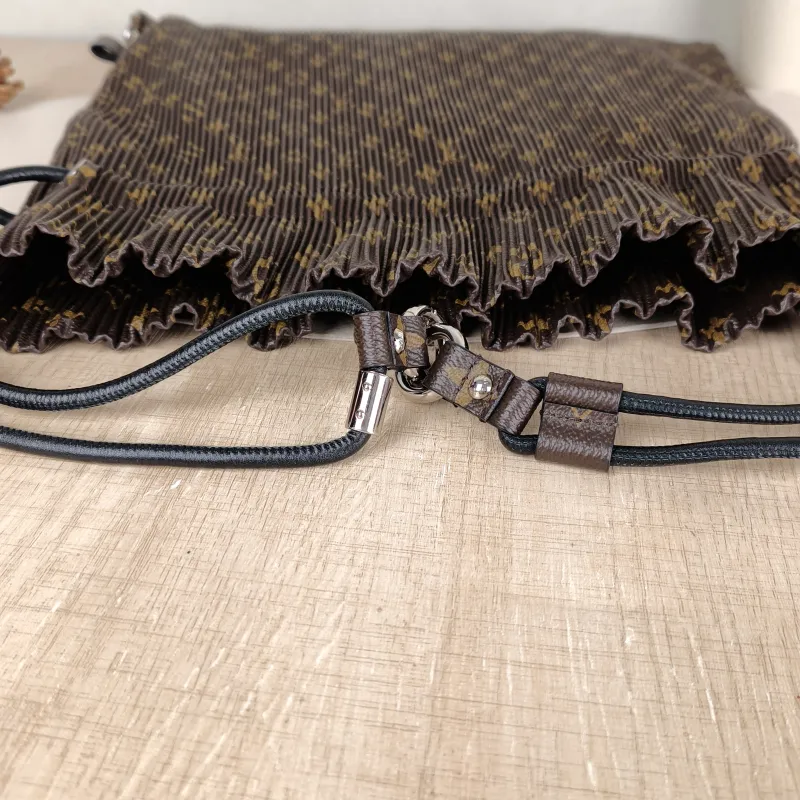 Louis Vuitton Shoulder Bag Shoulder Bag Monogram PVC One Size37 × 4 × 37 cm — detail view 7 of 10