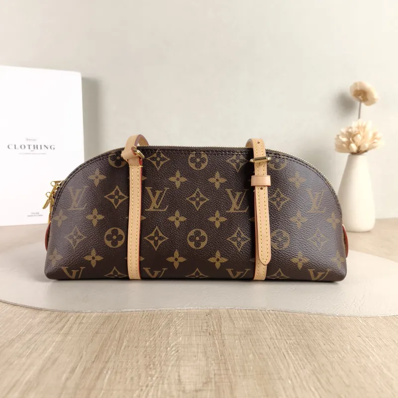 Louis Vuitton Shoulder Bag Squire East West Monogram PVC One Size 29 × 8 × 14 cm