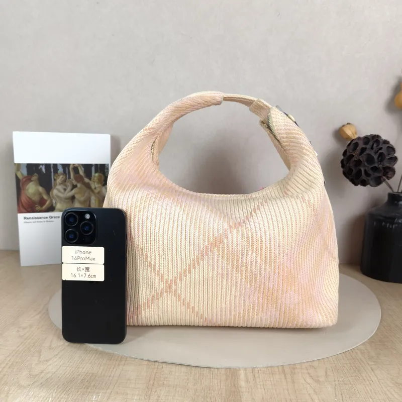 BURBERRY Shoulder Bag 30 × 17 × 38.5 cm — cover view 2 of 5