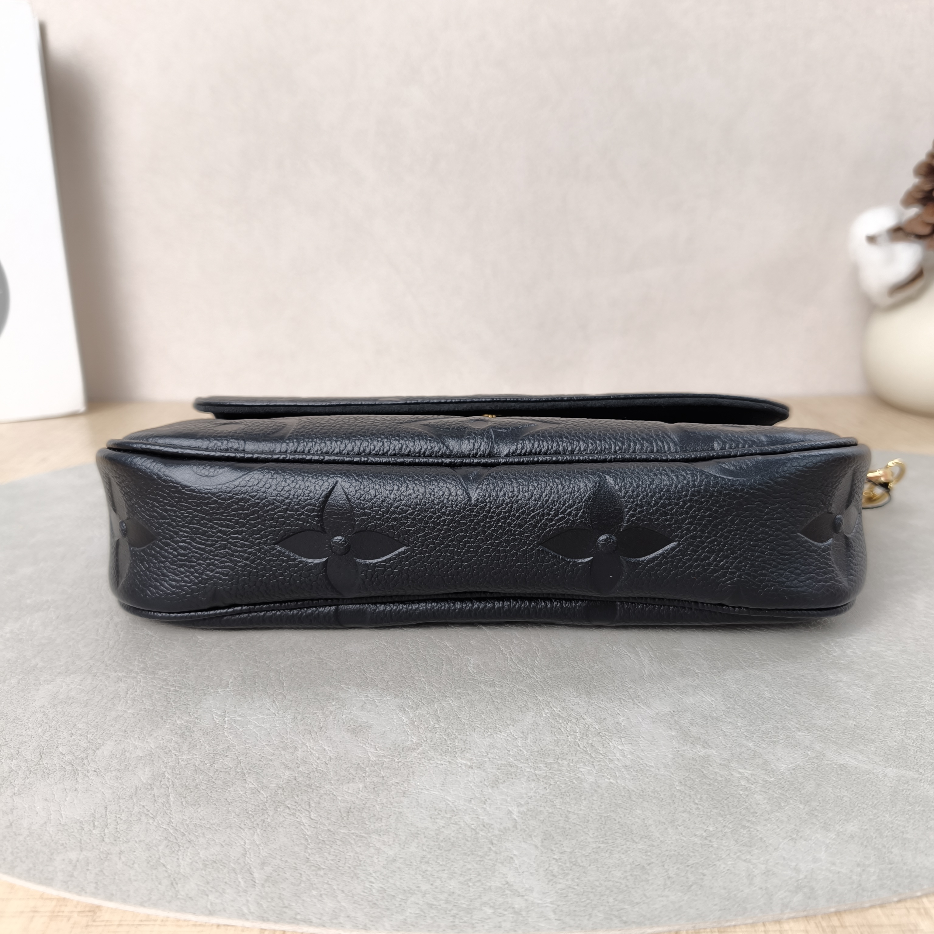 Louis Vuitton Crossbody Bag IVY Black Empreinte Embossed Calfskin Monogram Small23.5 × 4.3 × 12 cm — cover view 3 of 6
