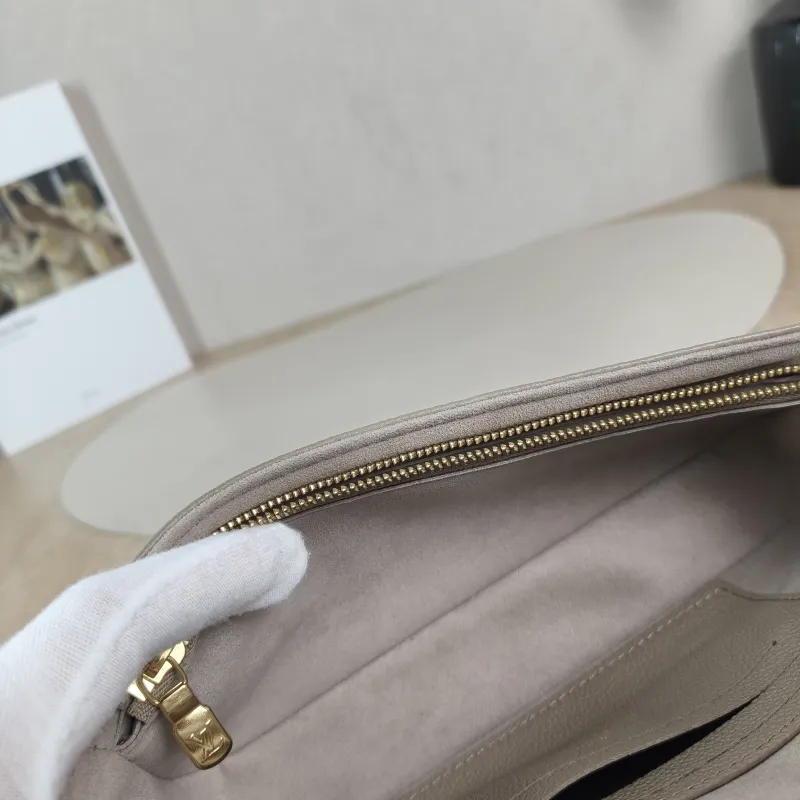 Louis Vuitton Crossbody Bag IVY Monogram Empreinte Embossed Calfskin Small 23.5 × 4.3 × 12 cm — detail view 8 of 13