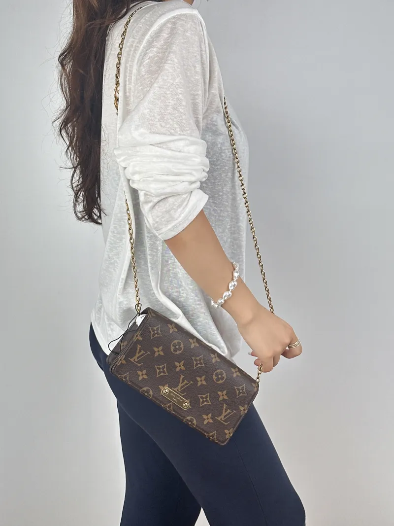 Louis Vuitton Crossbody Bag LILY Chain Bagwoc Monogram PVC21 × 3.5 × 10.5 cm — on-model view 2 of 2