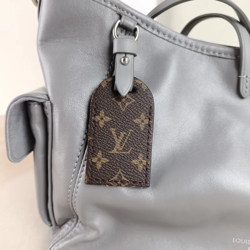Louis Vuitton Crossbody Bag Carryall Cargo Vibe Grey SL ambskin Small 33.5 × 15 × 23 cm — detail view 1 of 12