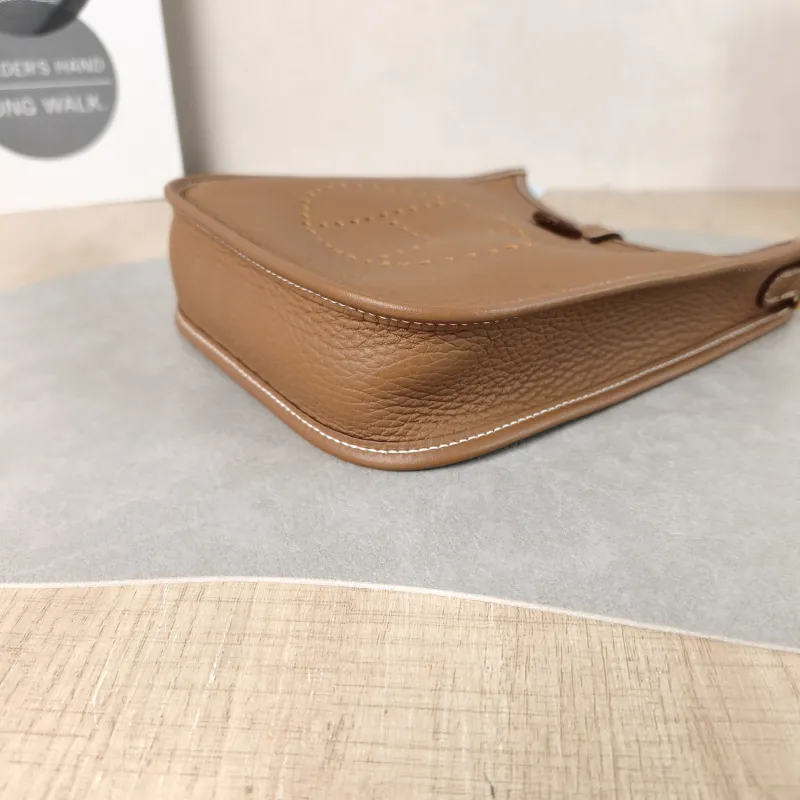 Hermès Crossbody Bag Evelyne Mini 16 Mini 16 Taurillon Clemence TC Calfskin Mini 17 × 5.5 × 18 cm W — detail view 6 of 11
