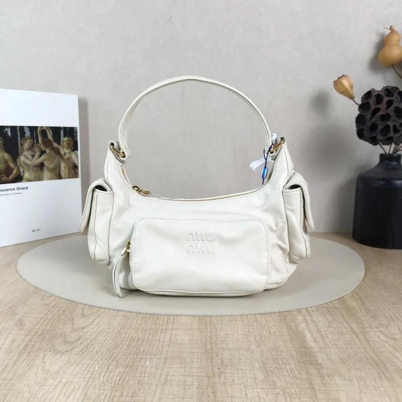 Miumiu Shoulder Bag Pocket White Lambskin Small21 × 6 × 12 cm