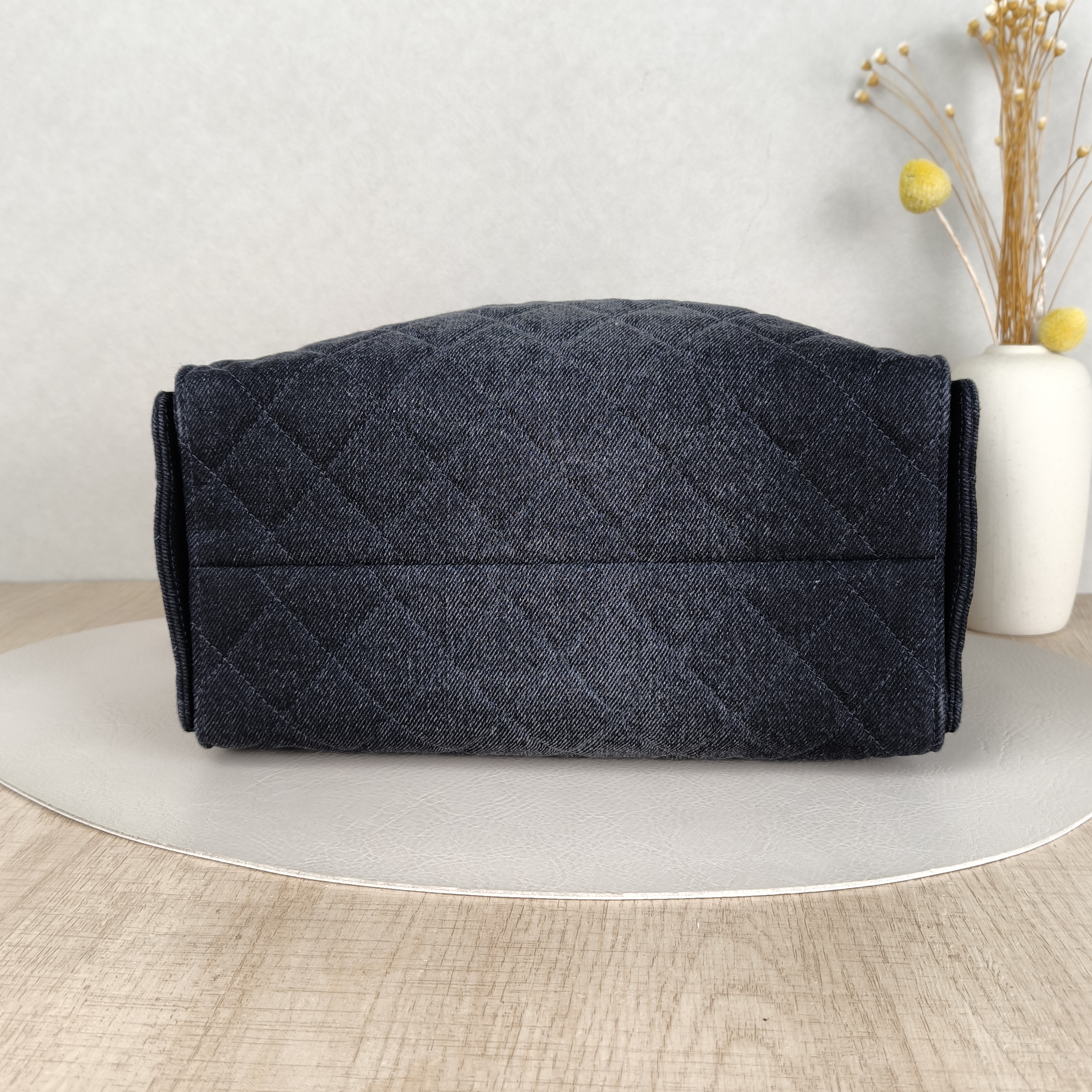Chanel Shoulder Bag25Bag Grey Small26 × 14 × 30 cm — cover view 2 of 5