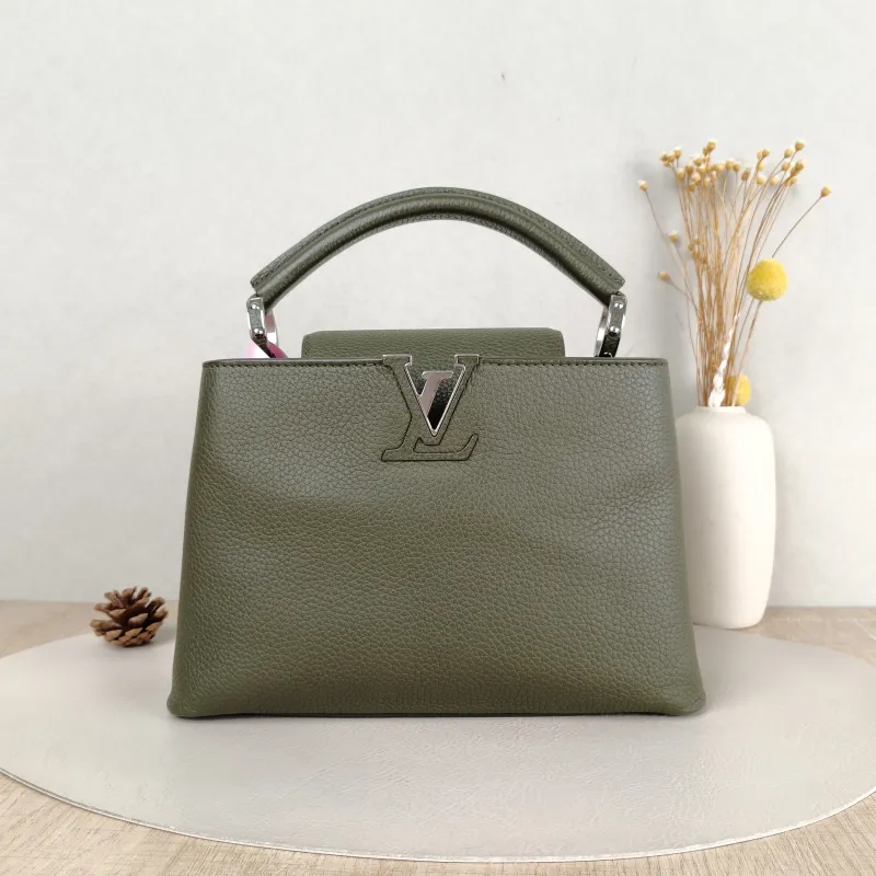 Louis Vuitton Top Handle Bag Capucines Calfskin BB 27 × 9 × 17.5 cm