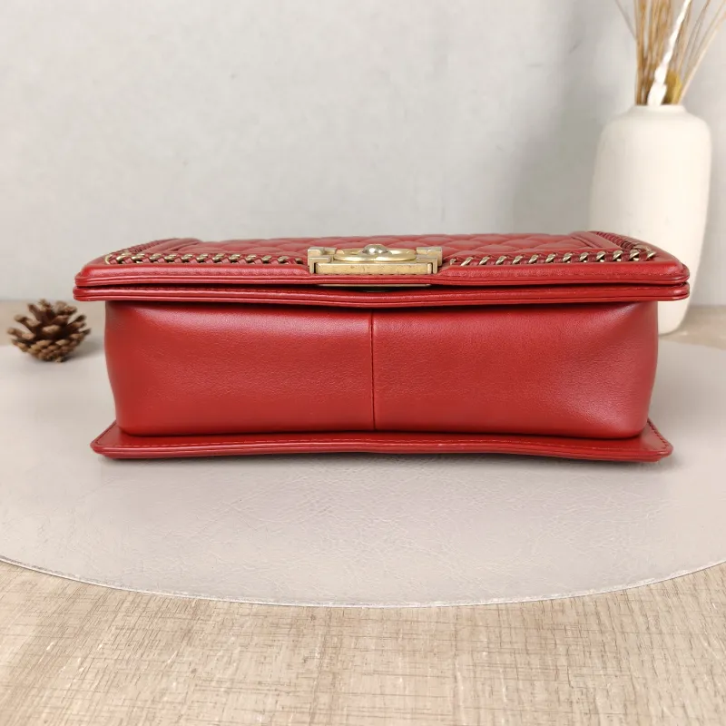 Chanel Crossbody Bag Le Boy​ Red Lambskin Medium 25 × 9 × 15 cm 24 — cover view 5 of 5