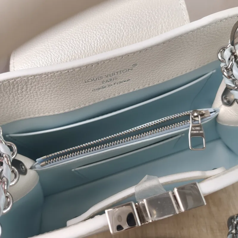 Louis Vuitton Top Handle Bag Capucines Calfskin BB 27 × 9 × 17.5 cm — detail view 11 of 15