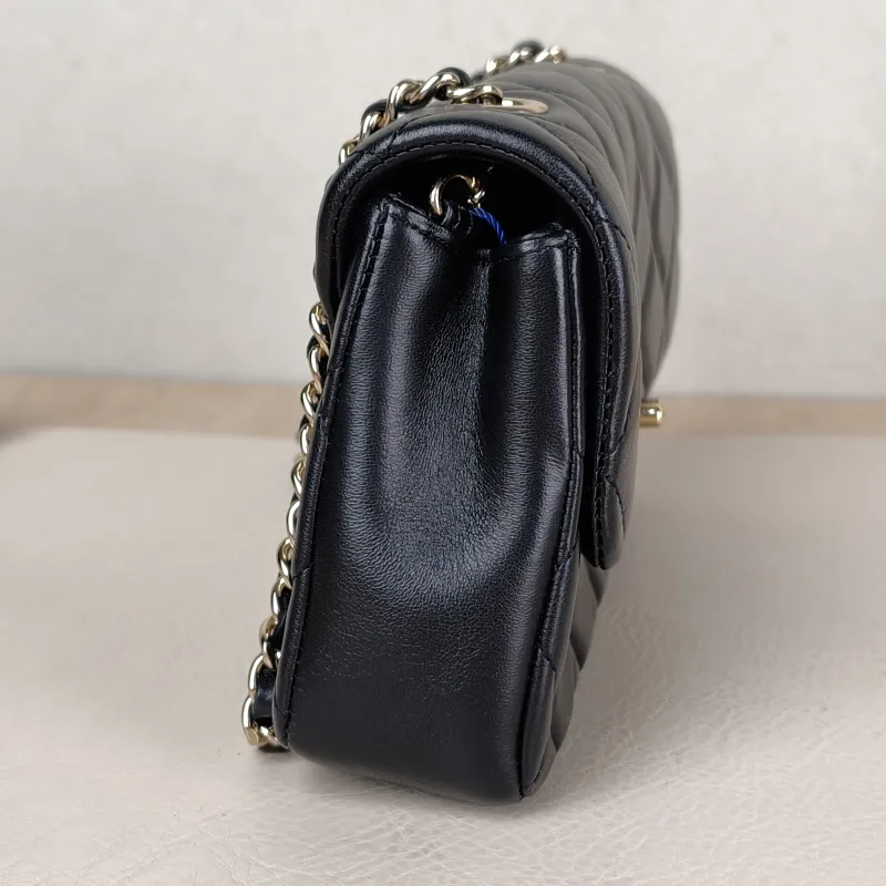 Chanel Crossbody Bag Crossbody Bag Black Lambskin One Size 19 × 4 × 11 cm — detail view 1 of 12