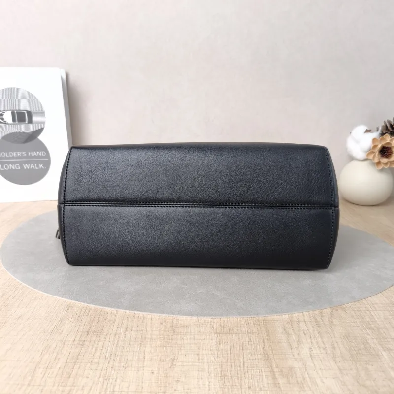 FENDI Crossbody Bagby the way Black Calfskin Medium28 × 13 × 17 cm — cover view 2 of 6