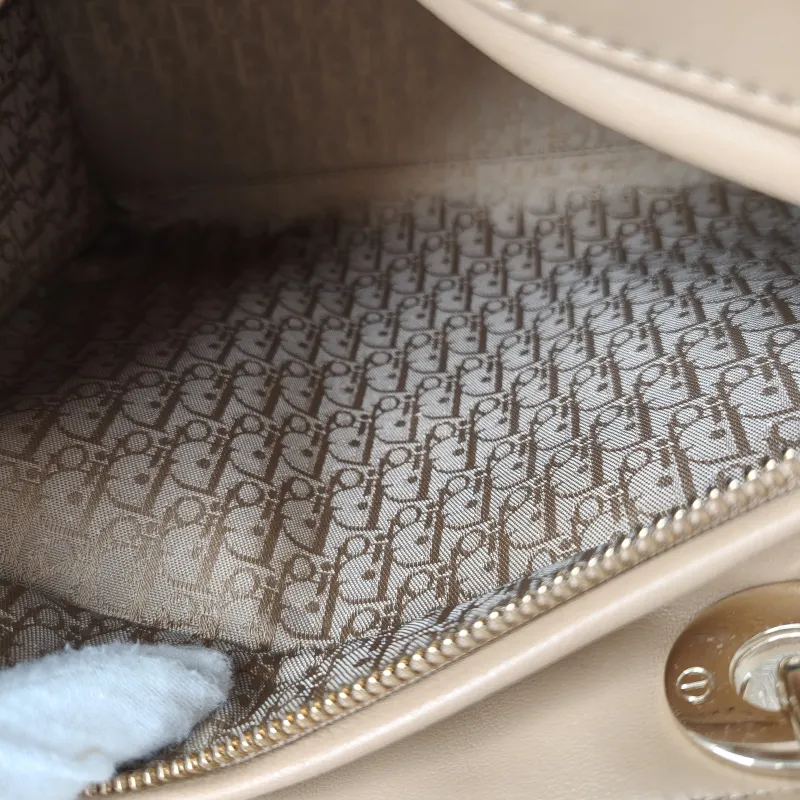 DIOR Top Handle Bag Lady Lady Dior Bag Lambskin Medium24 × 12 × 21 cm — detail view 1 of 16