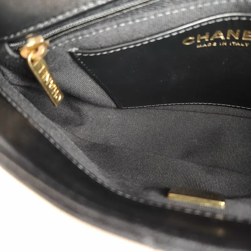 Chanel Crossbody Bag Crossbody Bag Black with Gold-Tone Hardware Lambskin One Size 24 × 6 × 15 cm — detail view 9 of 11