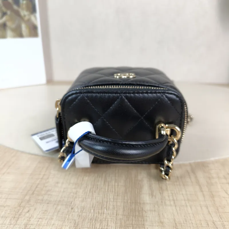 Chanel Crossbody Bag Edition Black Lambskin11 × 7 × 9 cm — detail view 1 of 14
