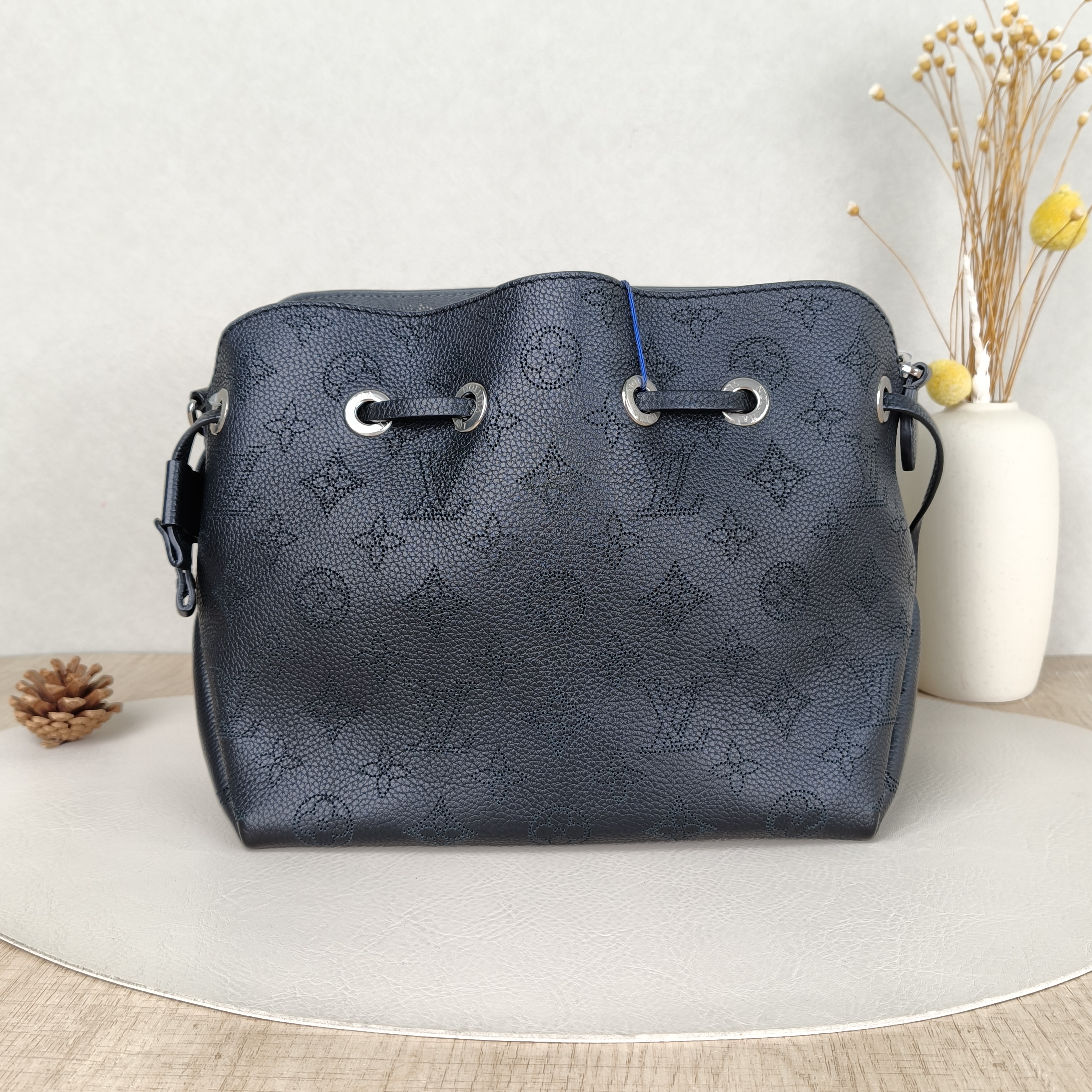 Louis Vuitton Crossbody Bag BELLA Black Calfskin 22 × 14 × 19 cm