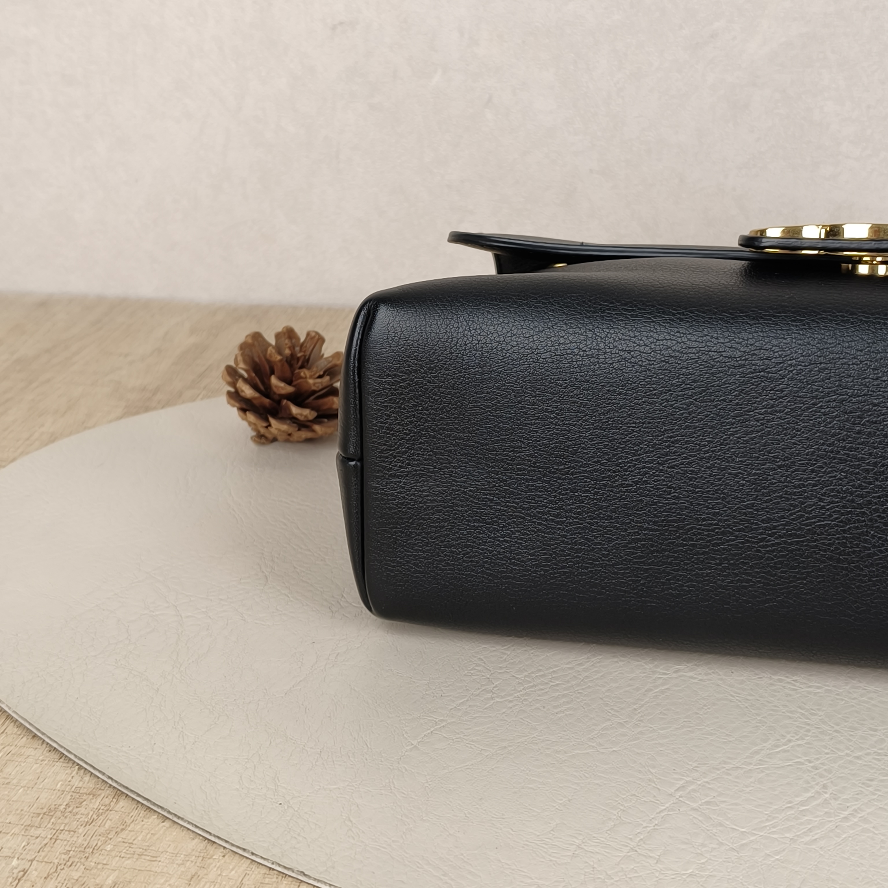 CELINE Crossbody Bag Victoire Chain Bag Black Calfskin Medium25 × 8 × 15 cm — cover view 4 of 8