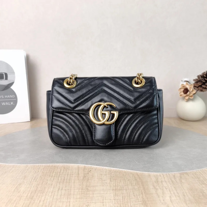 GUCCI Crossbody Bag GG Marmont Small Marmont 22 Black CC alfskin Small 22 × 6 × 13 cm
