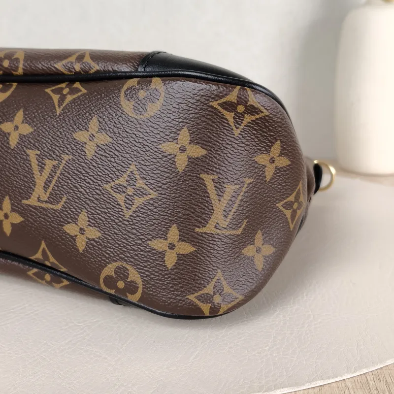 Louis Vuitton Crossbody Bag Boulogne PVC Small 26 × 9.5 × 16 cm — detail view 3 of 10