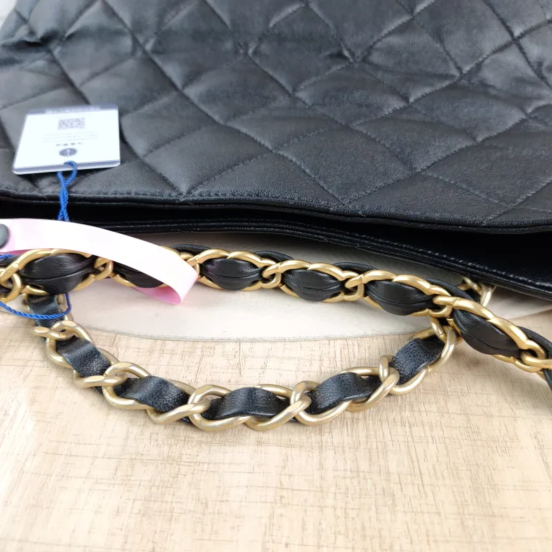 Chanel Shoulder Bag hobo Black Lambskin One Size 39 × 9 × 23 cm — detail view 7 of 12